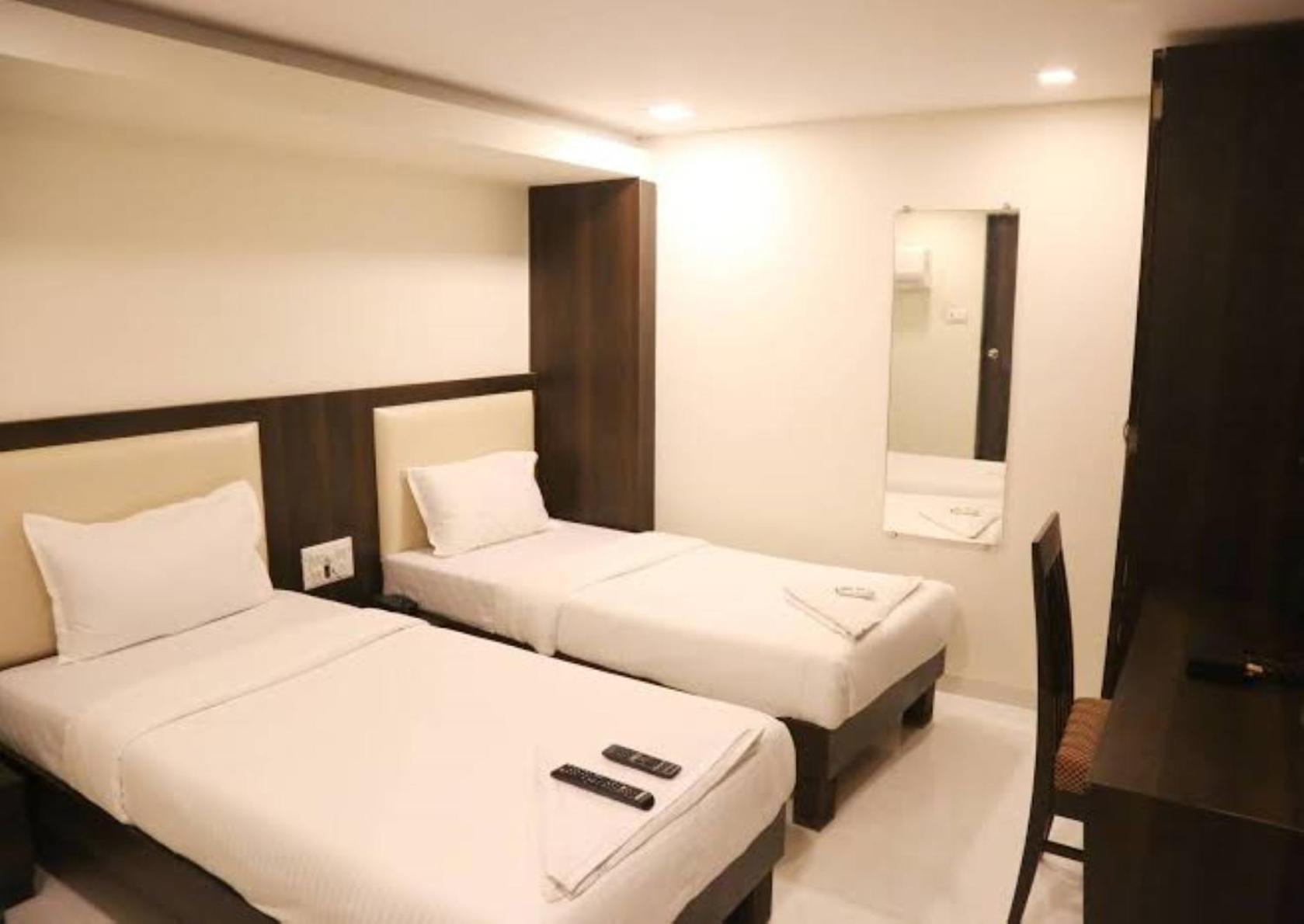 Hotel Blue Terminal Bombay Extérieur photo