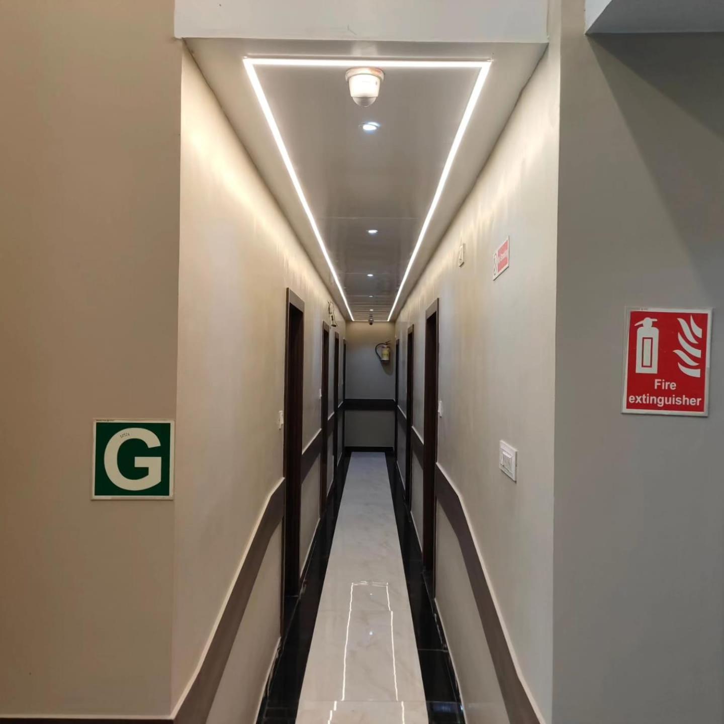 Hotel Blue Terminal Bombay Extérieur photo