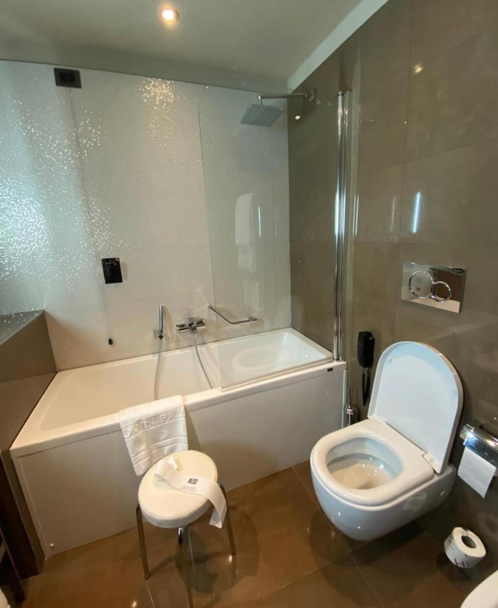 Hotel Blue Terminal Bombay Extérieur photo